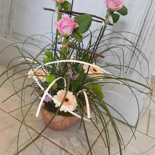 Composition fleurs coupées et plantes mariés